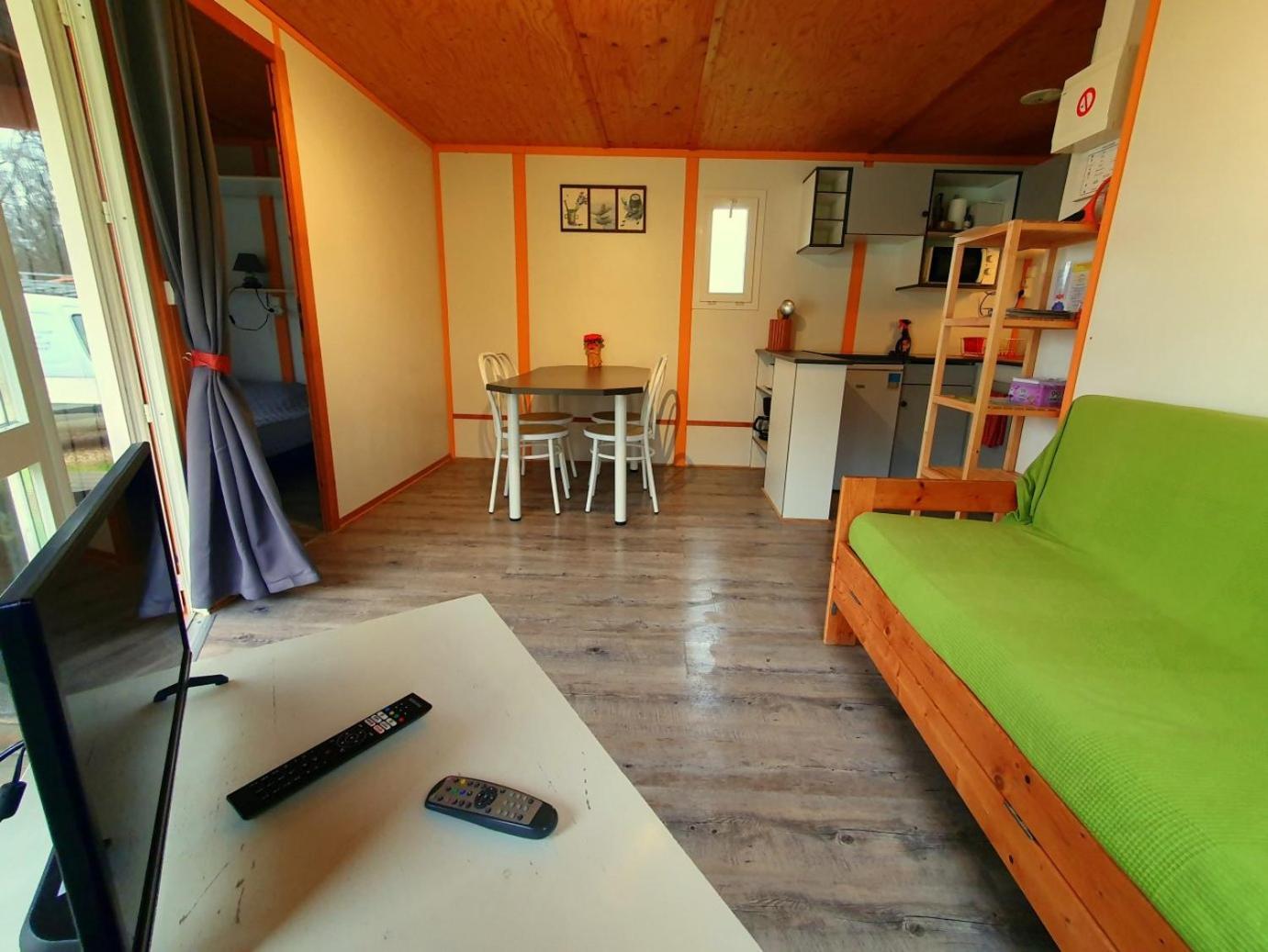 Les Chalets Du Quignon Autry-le-Chatel المظهر الخارجي الصورة